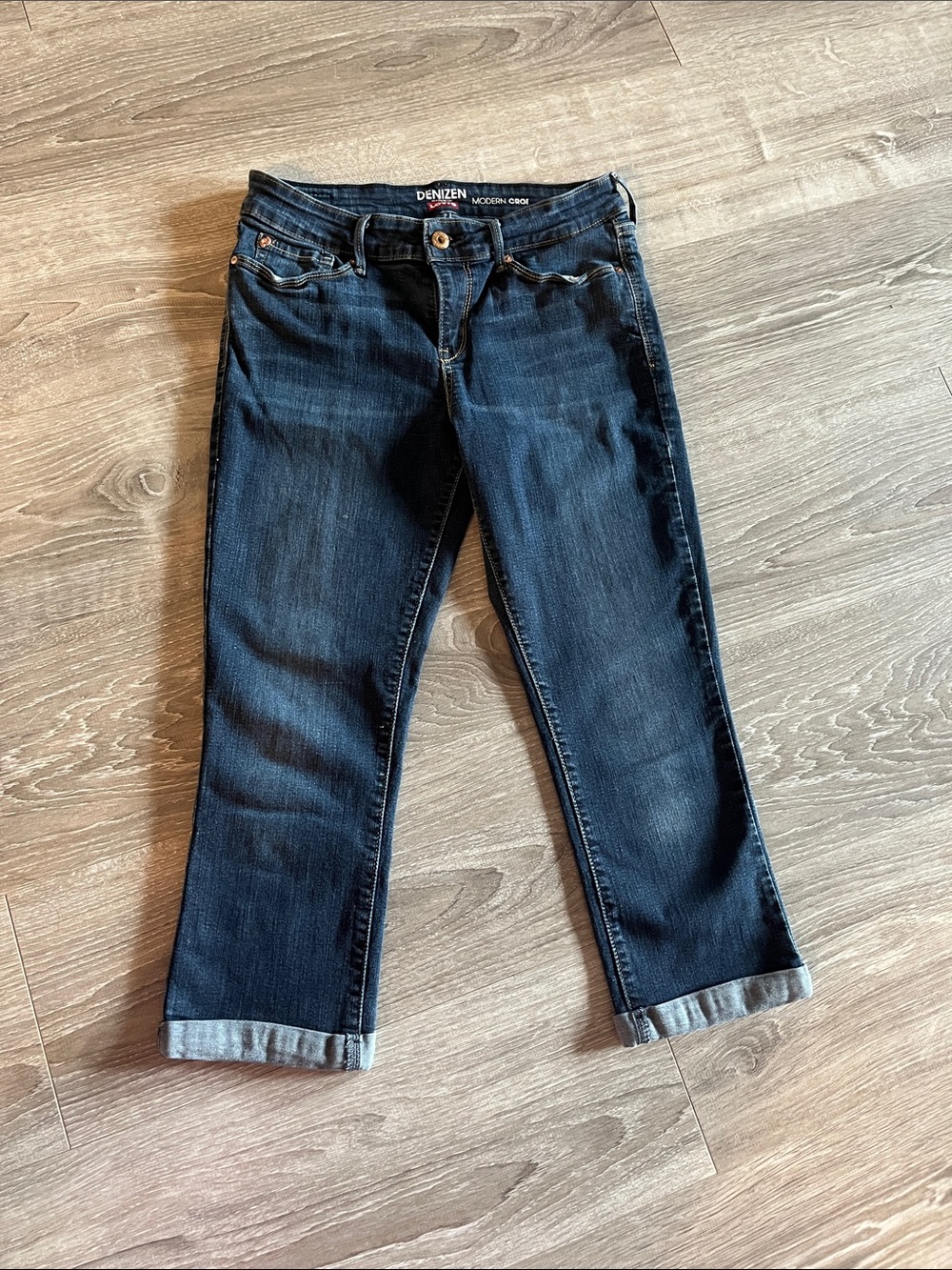 Denizen from Levi's Women's Dark Wash skinny stretch capris. 8 - W29